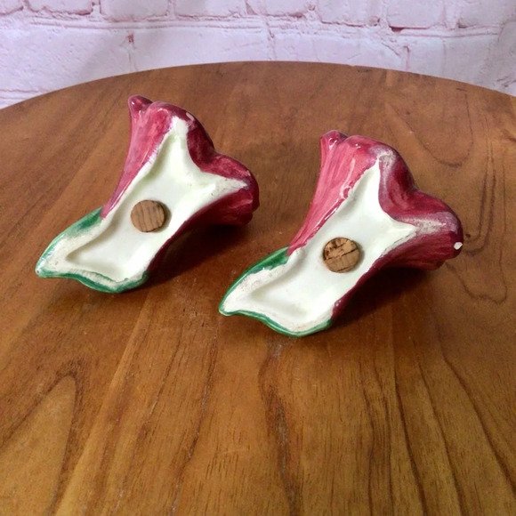 Vintage Hand Painted Flower Ceramic Salt and Pepper Shaker Pair - Picture 7 of 7